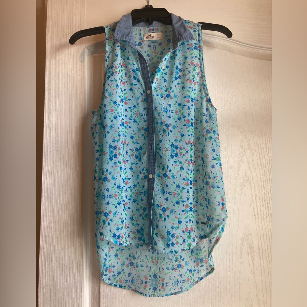 Floral Sleeveless Button-Up Top